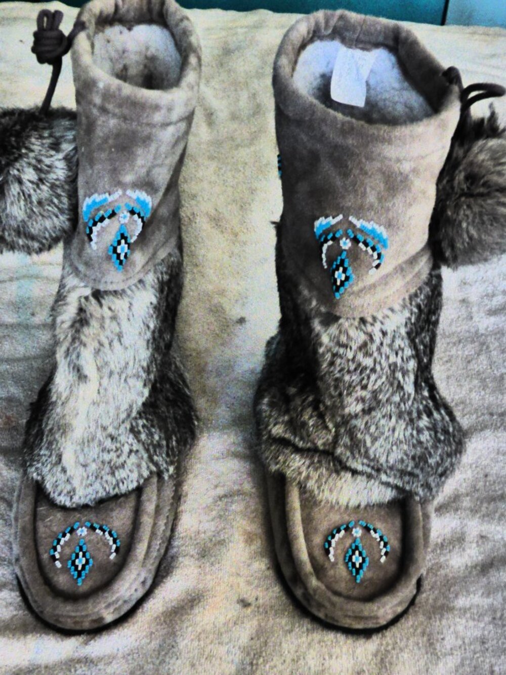 Beaded Fur & Leather Mukluks Native Crafted J.M. Furs, Canada Size 8 Light Gray
